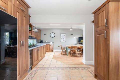 103 Woodcote Grove Road, Coulsdon, CR5 2AN