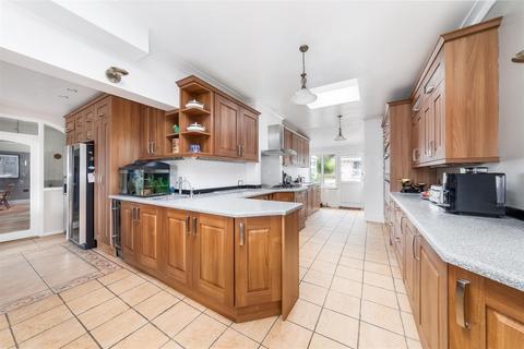 103 Woodcote Grove Road, Coulsdon, CR5 2AN