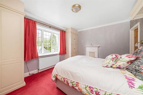 103 Woodcote Grove Road, Coulsdon, CR5 2AN