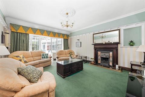 103 Woodcote Grove Road, Coulsdon, CR5 2AN