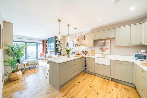 2 bedroom maisonette for sale, Southdown Road, London SW20