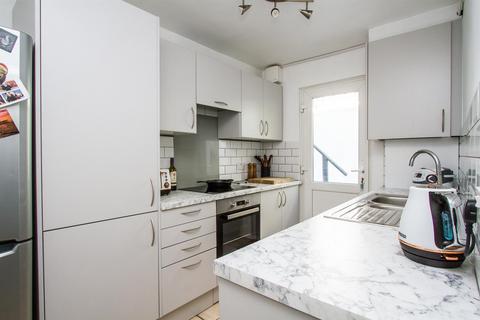 2 bedroom flat for sale, Bear Road