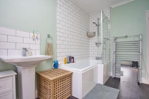 28 Fernbank Crescent, Folkestone, CT19 5SF