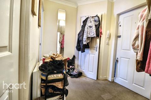 25 Ambleside, Purfleet, RM19 1PT