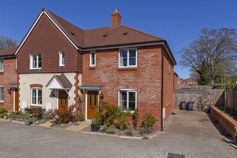 3 bedroom end of terrace house for sale, Windflower Chase, Worthing