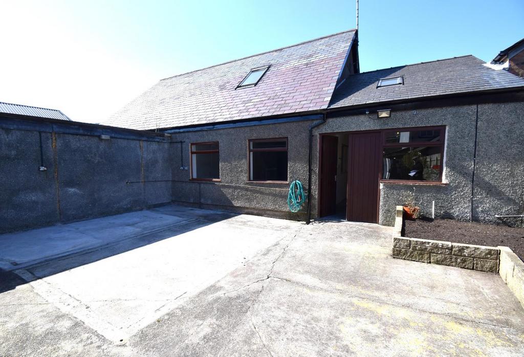 2 Spacious Garages