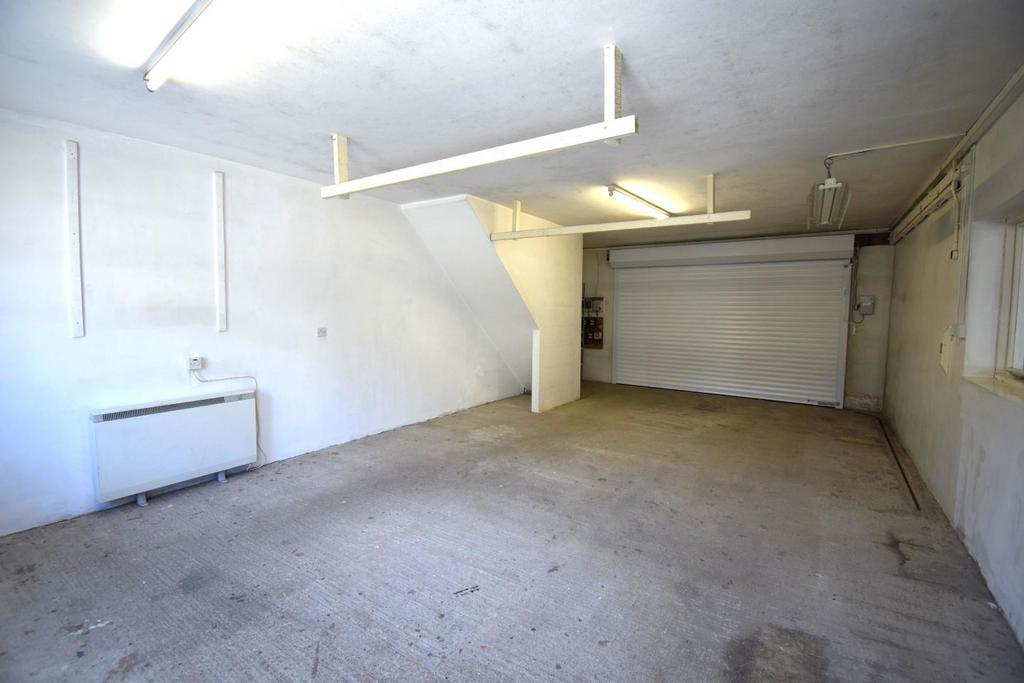Garage 2