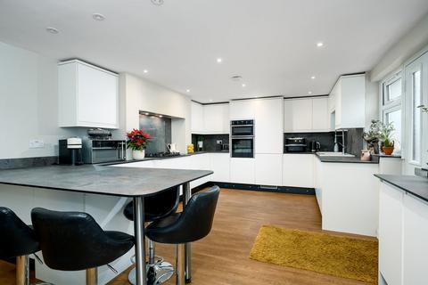 undefined, Woburn Hill, Addlestone, KT15