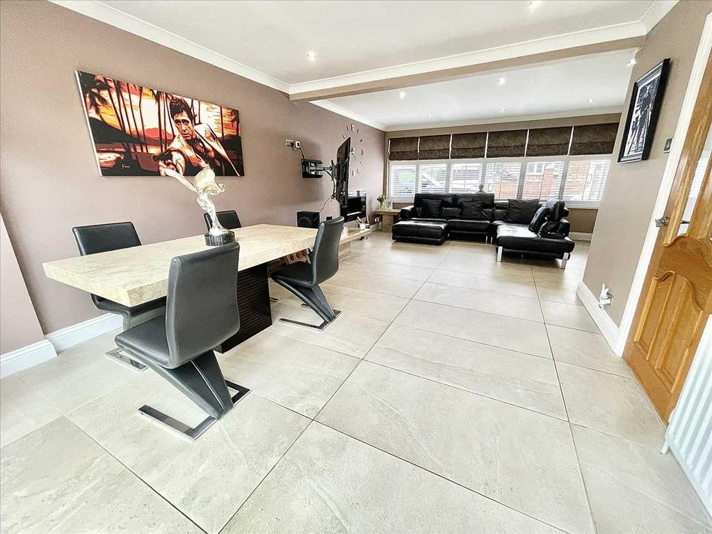 Dining area/lounge