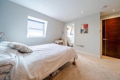 2 bedroom flat for sale, Abercrombie Street, Battersea