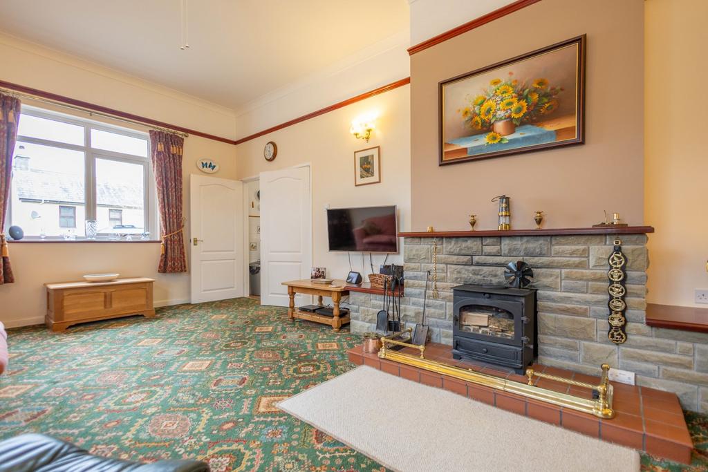 Lounge &amp; Dining Room
