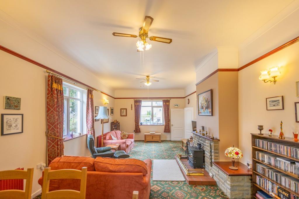 Lounge &amp; Dining Room