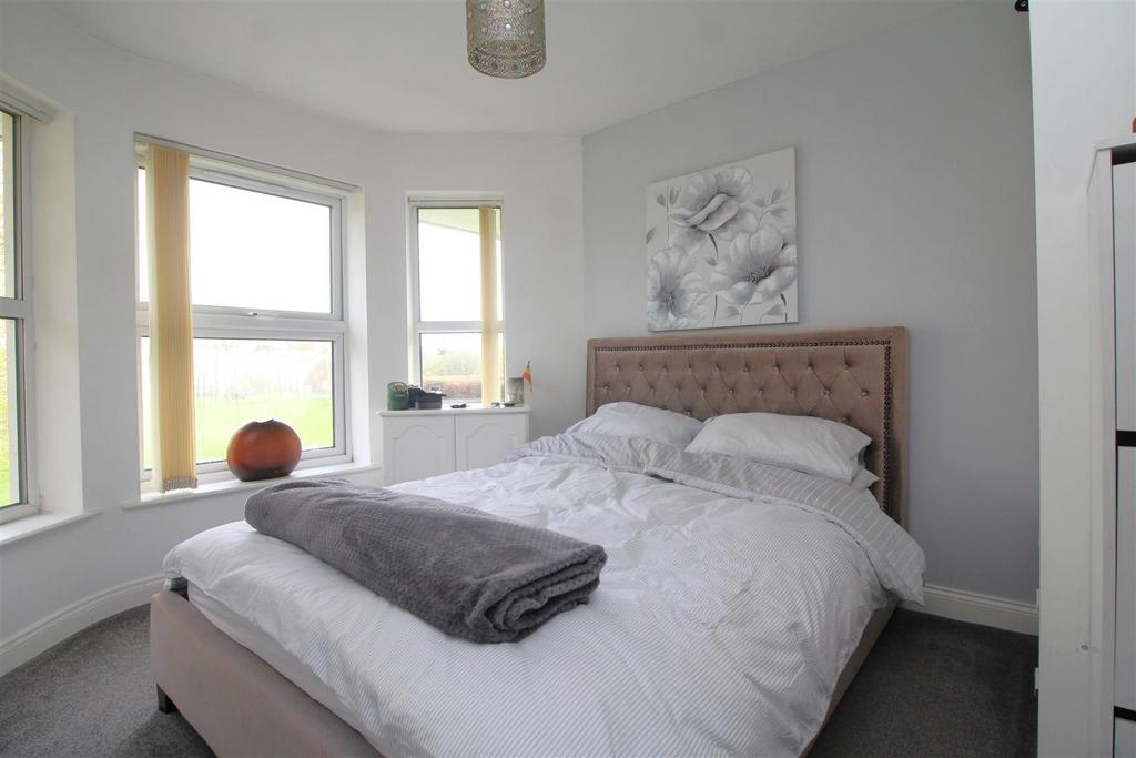 Main bedroom 1 .JPG