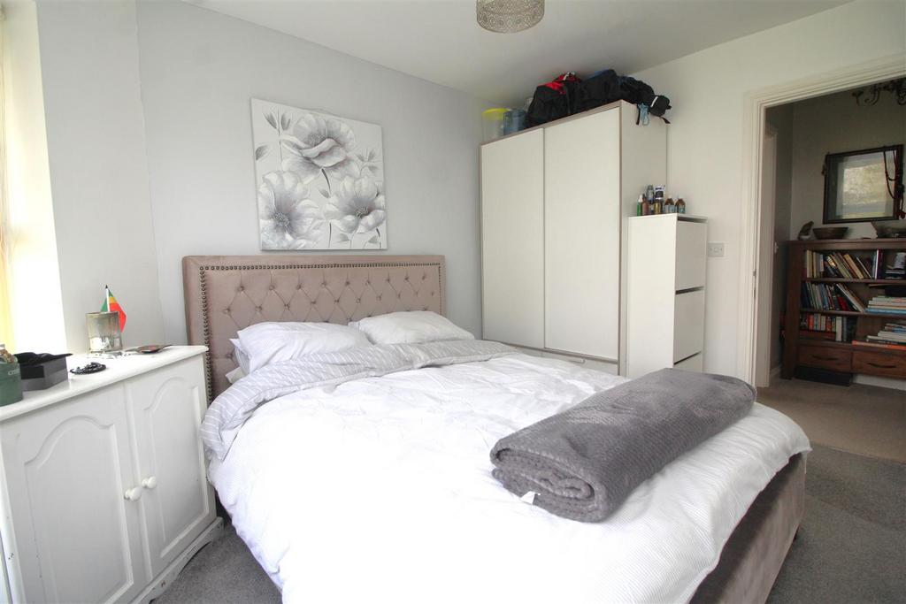 Main bedroom 2 .JPG