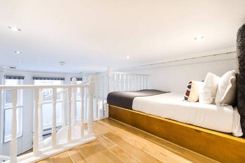 Studio to rent, Trebovir Road, Earls Court, London, SW5