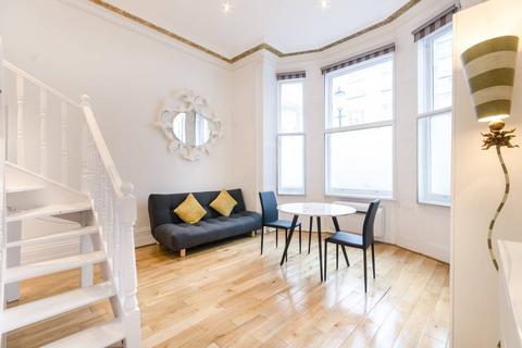 Studio to rent, Trebovir Road, Earls Court, London, SW5