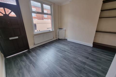 3 bedroom terraced house to rent, Melrose Street, Leicester, LE4
