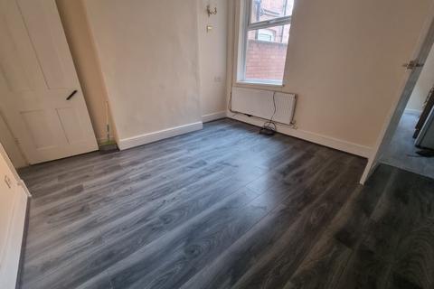 3 bedroom terraced house to rent, Melrose Street, Leicester, LE4
