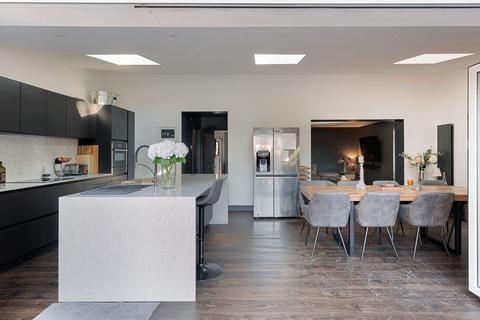 4 bedroom end of terrace house for sale, Sandringham Way, Wilmslow, SK9