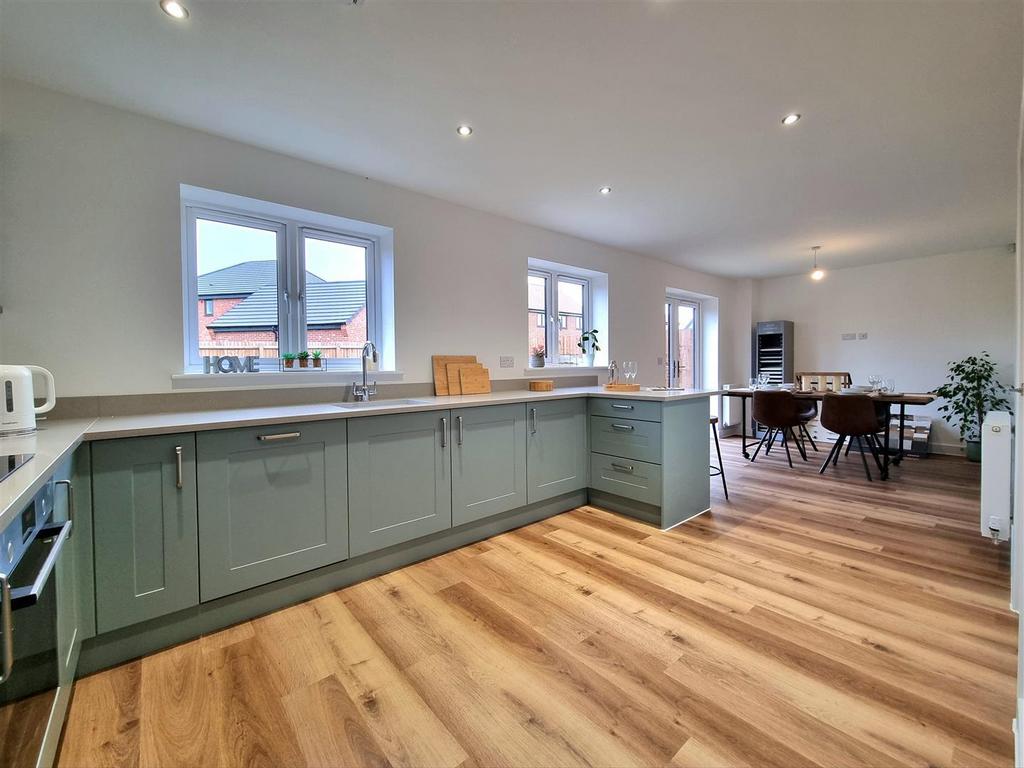 TBayf MNRNUqm B1 Xl TEES7w.jpg