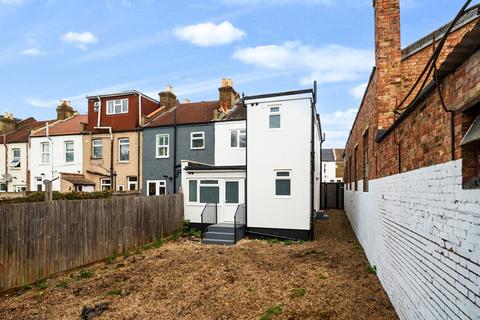 Studio for sale, Parchmore Road, Thornton Heath, CR7