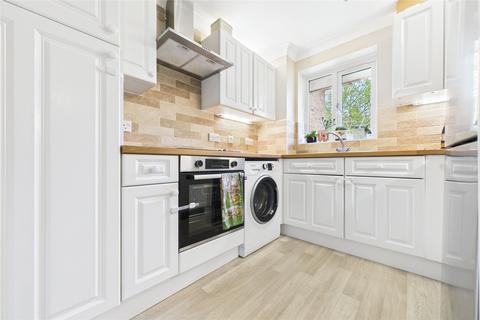 2 bedroom apartment for sale, Masefield Gardens, Crowthorne, Berkshire, RG45