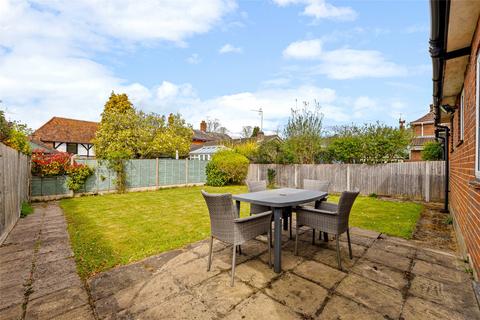 11 Bell Meadow, Godstone, RH9 8ED