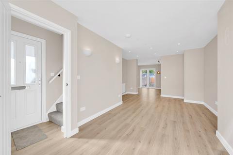 3 bedroom semi-detached house to rent, Parkside Avenue, Bexleyheath, Kent, DA7