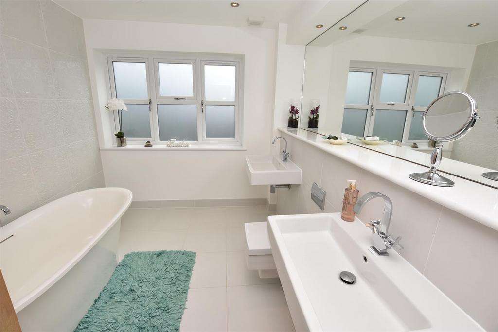 En-Suite Bathroom