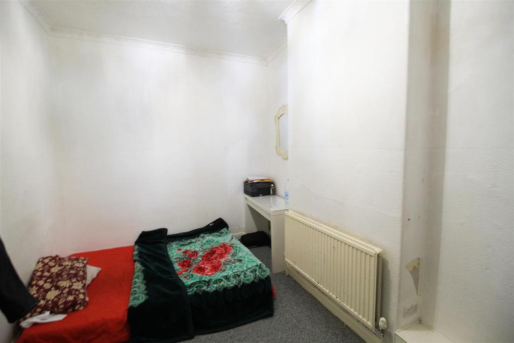 Bedroom 1.jpg