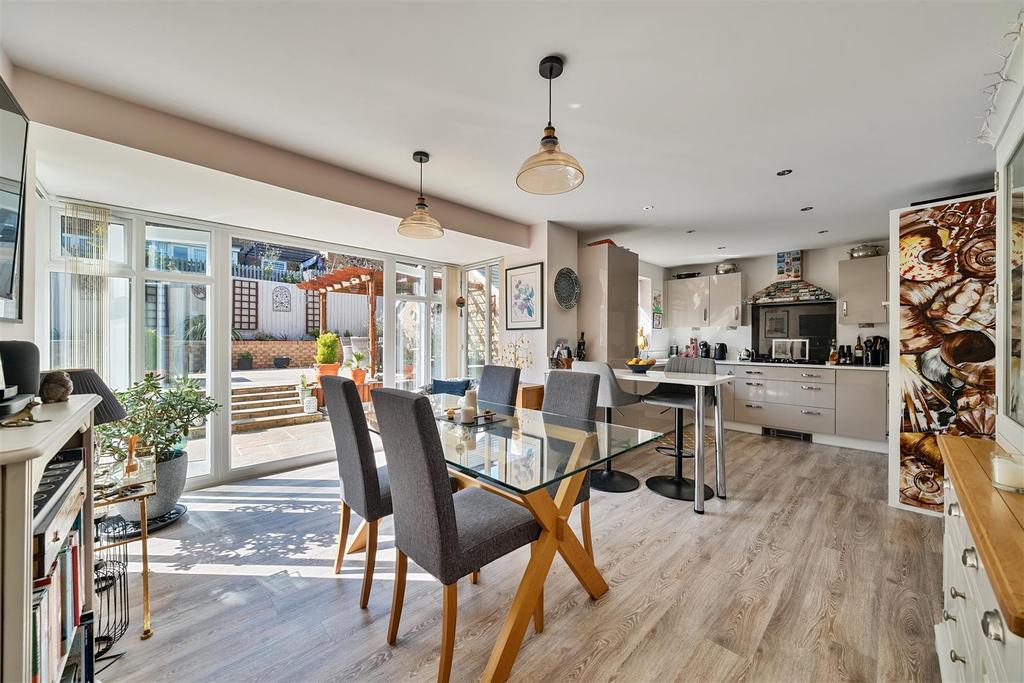 Kitchen/Dining Room