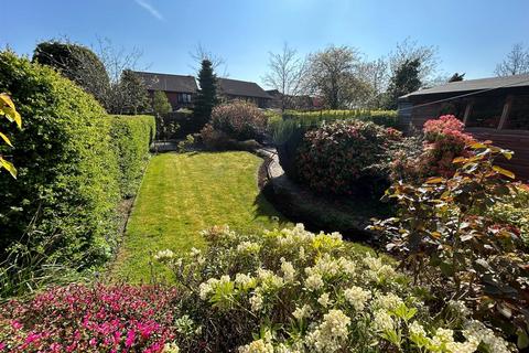 3 bedroom semi-detached house for sale, Clifton Road, Leigh