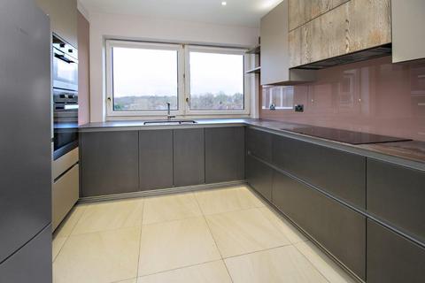 3 bedroom flat to rent, Sheldon Avenue, London