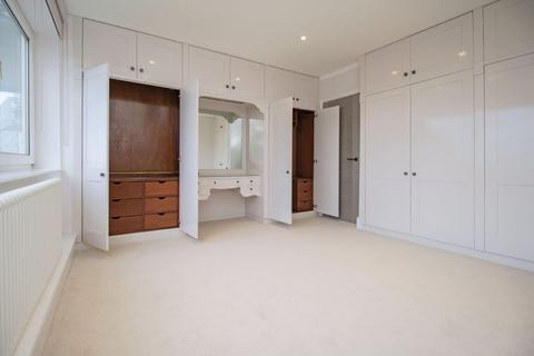 3 bedroom flat to rent, Sheldon Avenue, London