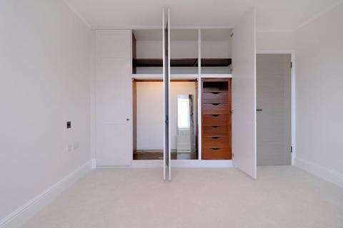 3 bedroom flat to rent, Sheldon Avenue, London