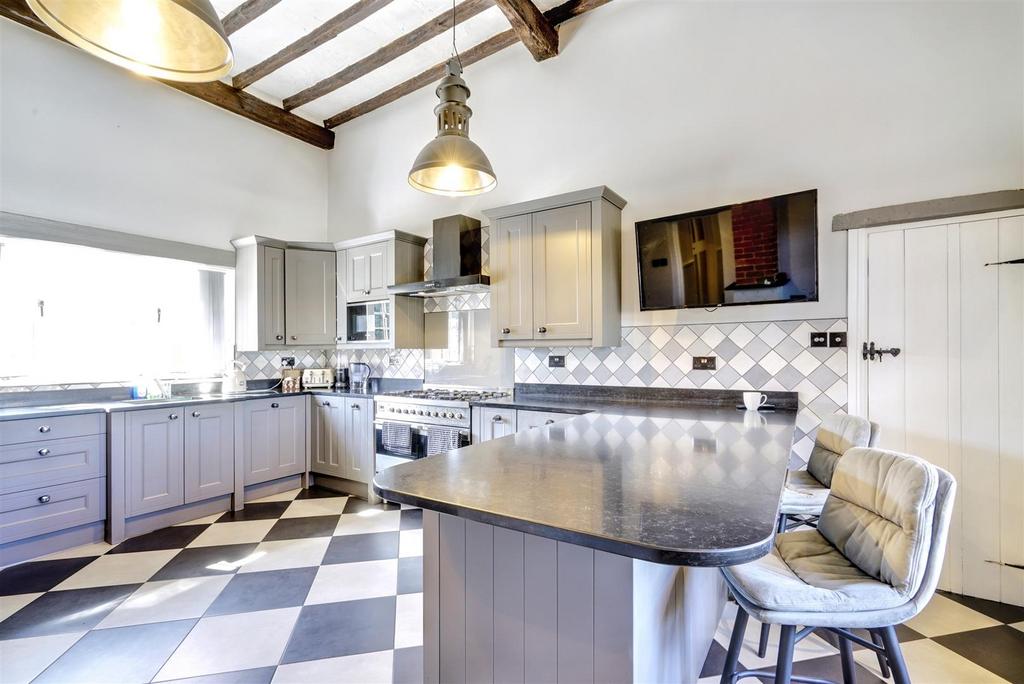 Kitchen 1 4.jpeg