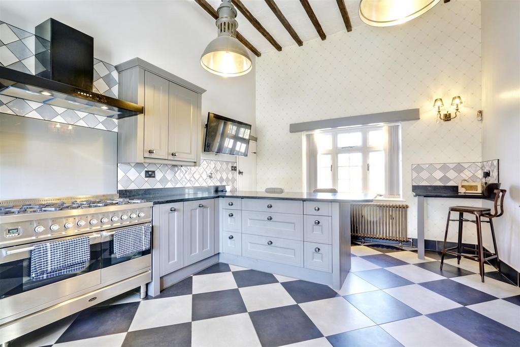Kitchen 1 2.jpeg