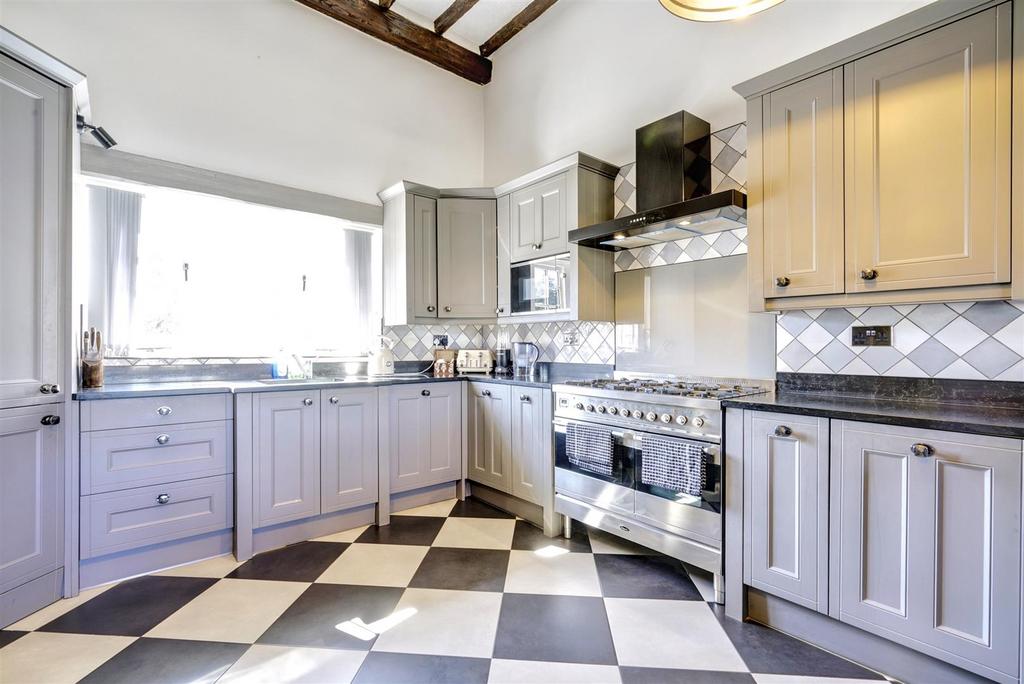Kitchen 1 3.jpeg