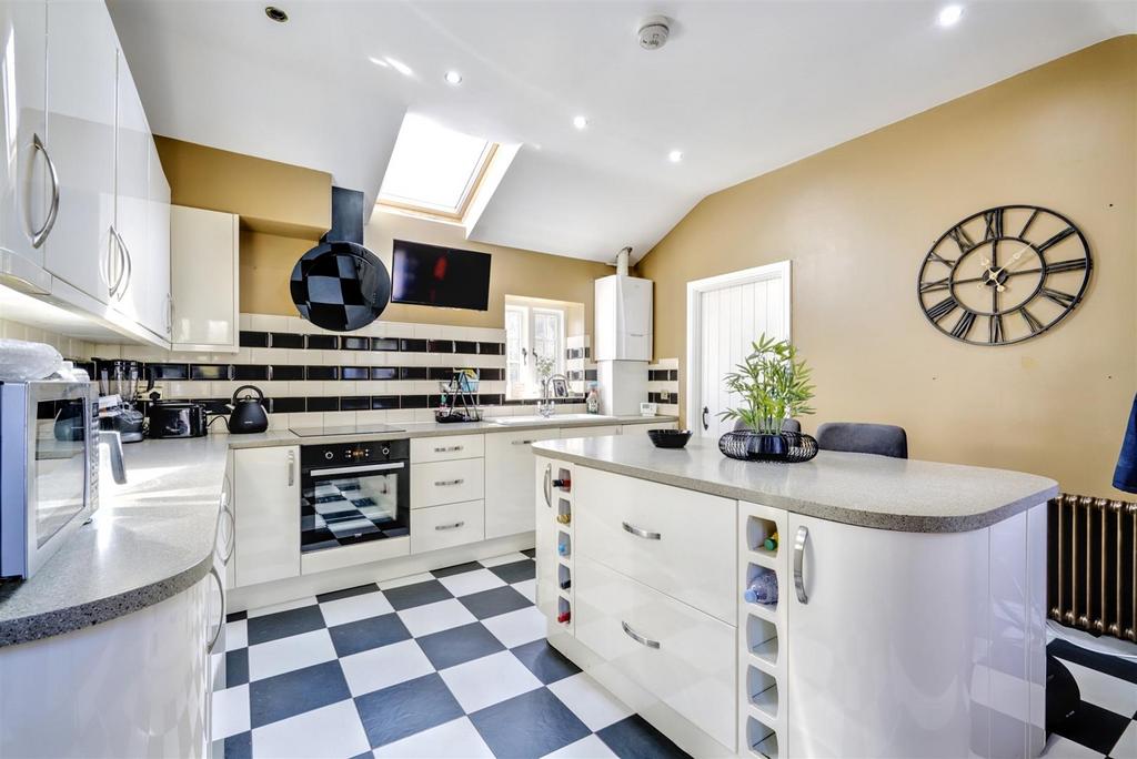 Kitchen 1 2.jpeg
