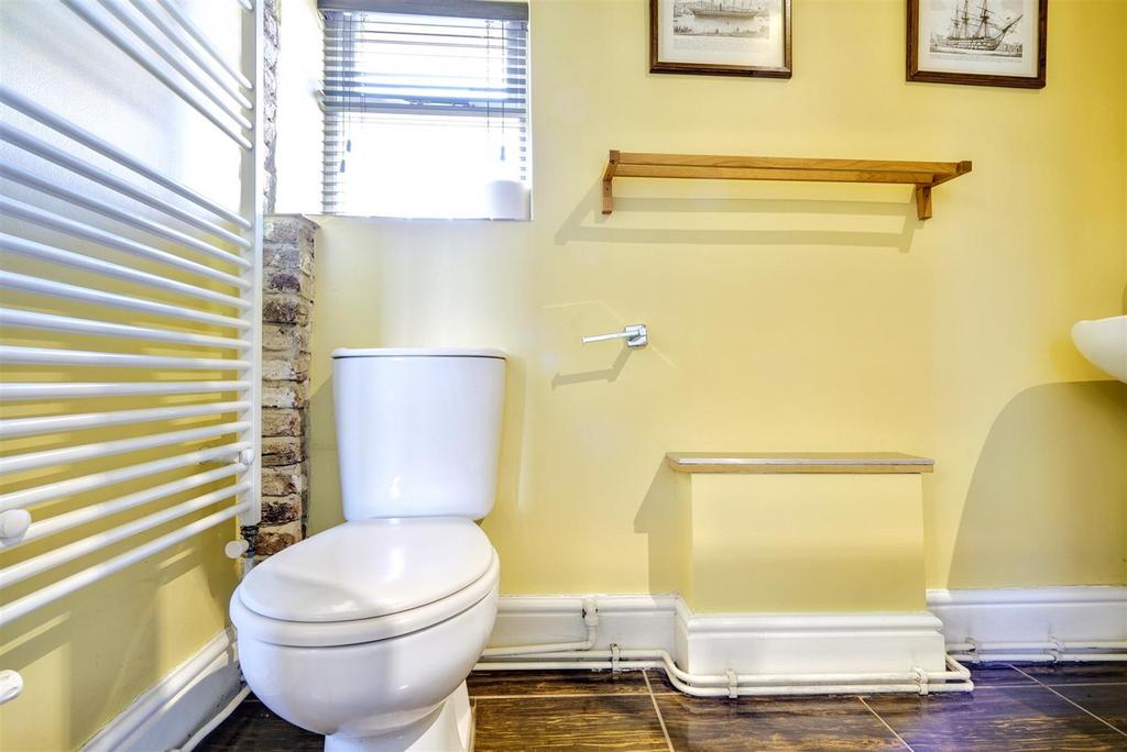 Cott 1 Bathroom 1 2.jpeg