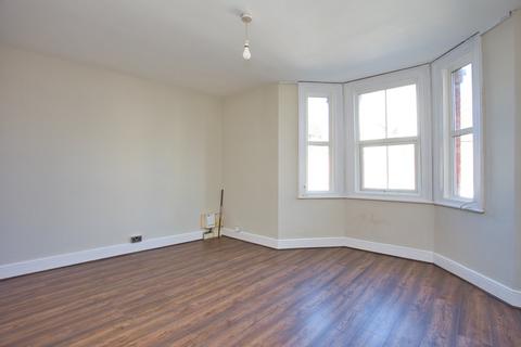 2 bedroom flat for sale, Linden Crescent, Folkestone, CT19