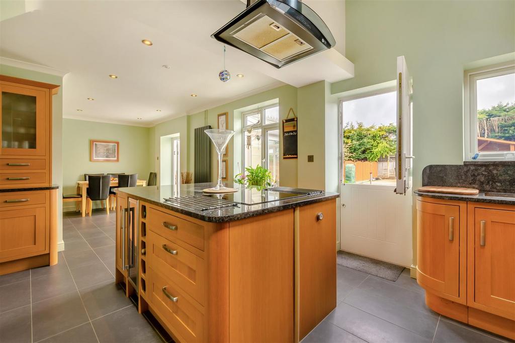 Kitchen/Dining Area