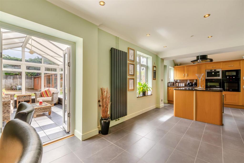 Kitchen/Dining Area