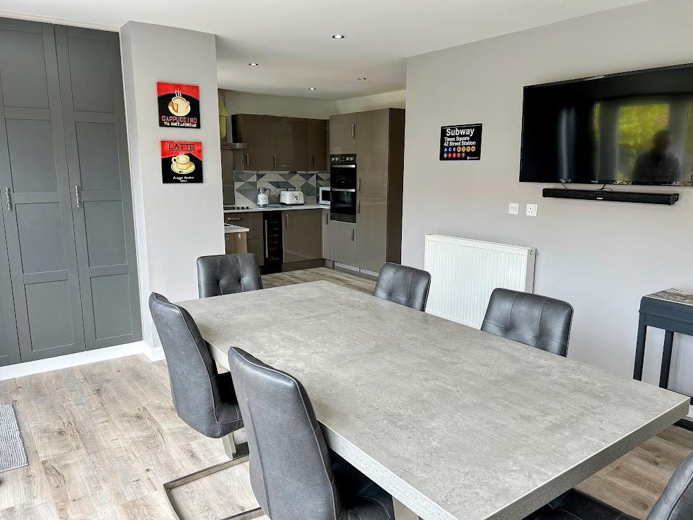 Kitchen/dining area/family room