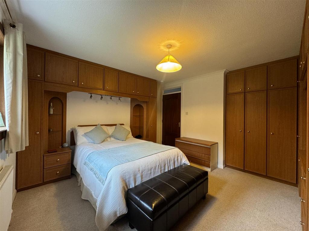 Bedroom 1 (2).JPG