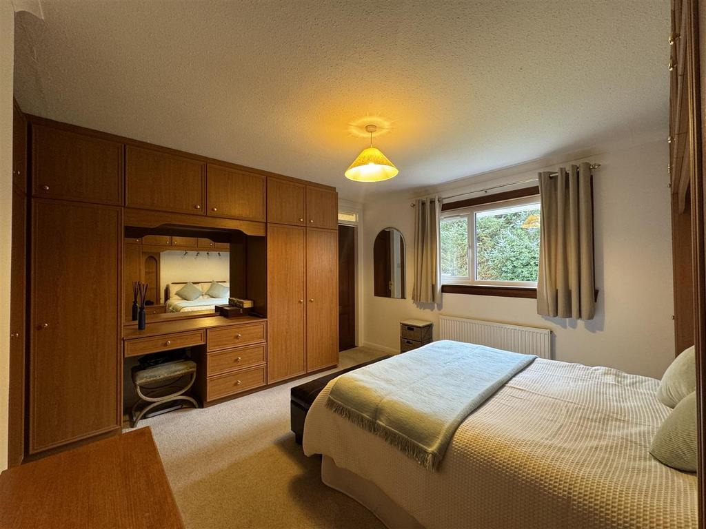 Bedroom 1.jpg