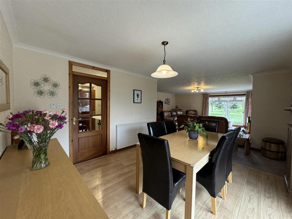 Dining area 2.jpg