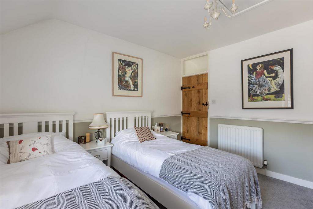 Honeystone Cottage Bedroom 2-2.jpg