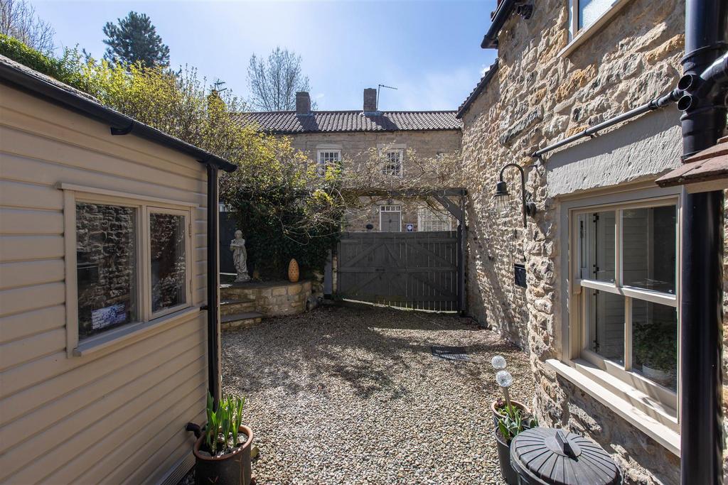 Honeystone Cottage External-1.jpg