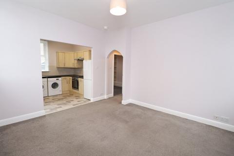 2 bedroom flat to rent, Chapeltown, Pudsey, West Yorkshire, UK, LS28